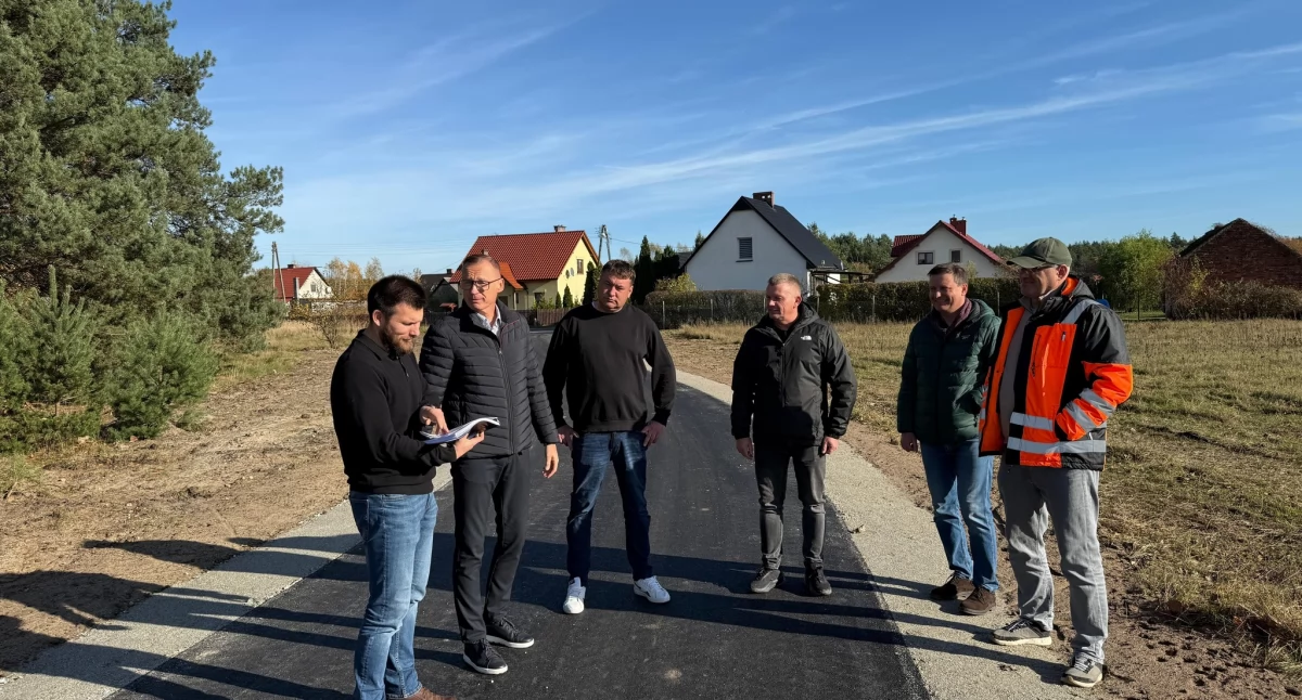 Nowa droga w Bukowicach oddana do użytku. Rolnicy i mieszkańcy zyskali wygodny dojazd