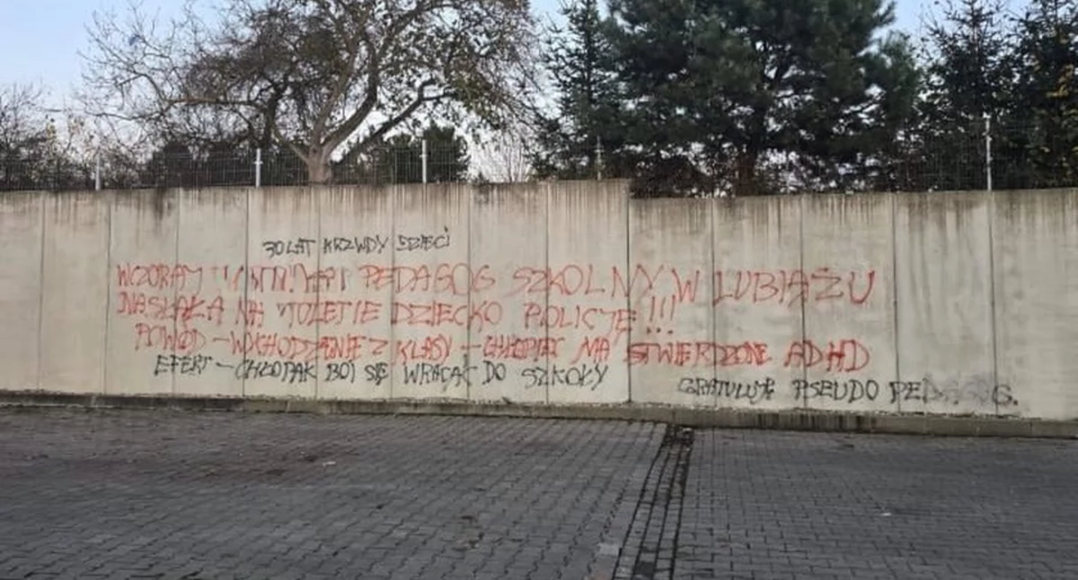 Lubiąż. Napis na murze, wezwana policja i pytania o to, jak szkoła poradziła sobie z 10-latkiem