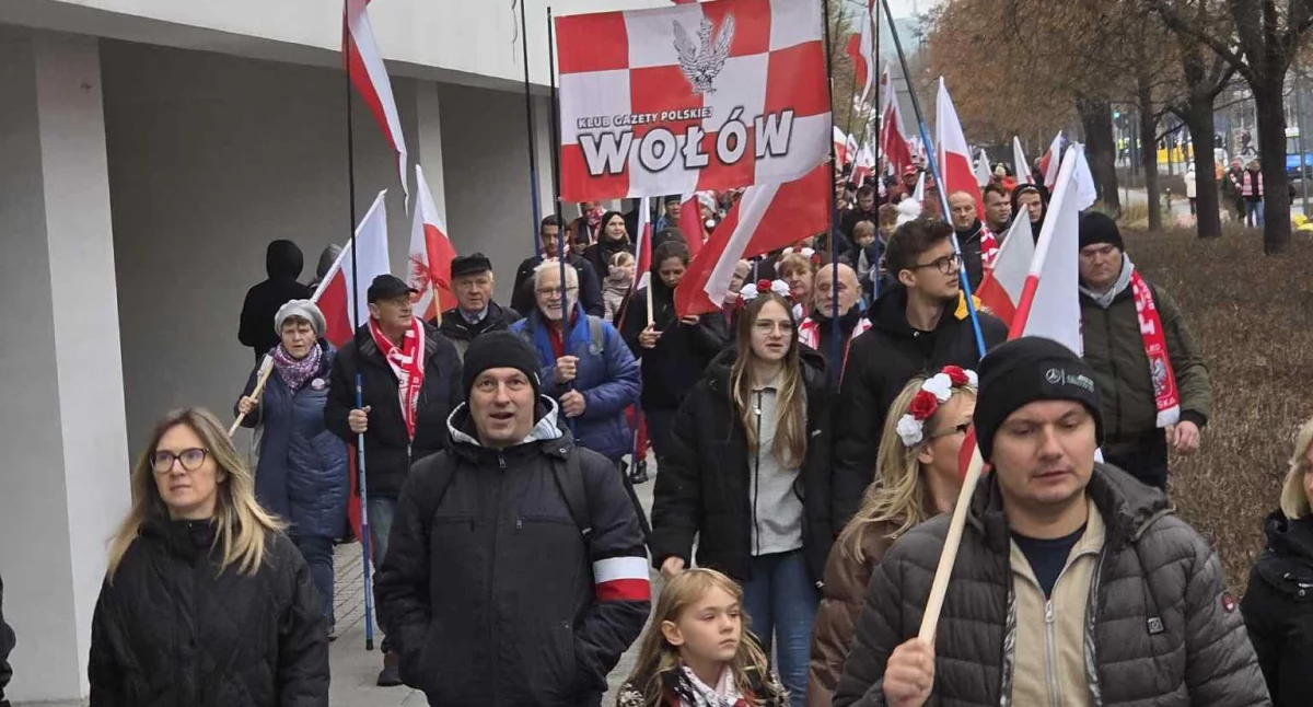 Mieszkańcy Wołowa i Brzegu Dolnego na Marszu Niepodległości w Warszawie