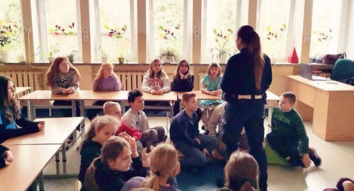 Przemoc to nie tylko siniaki. Policja rozmawia z młodzieżą o reagowaniu na krzywdę