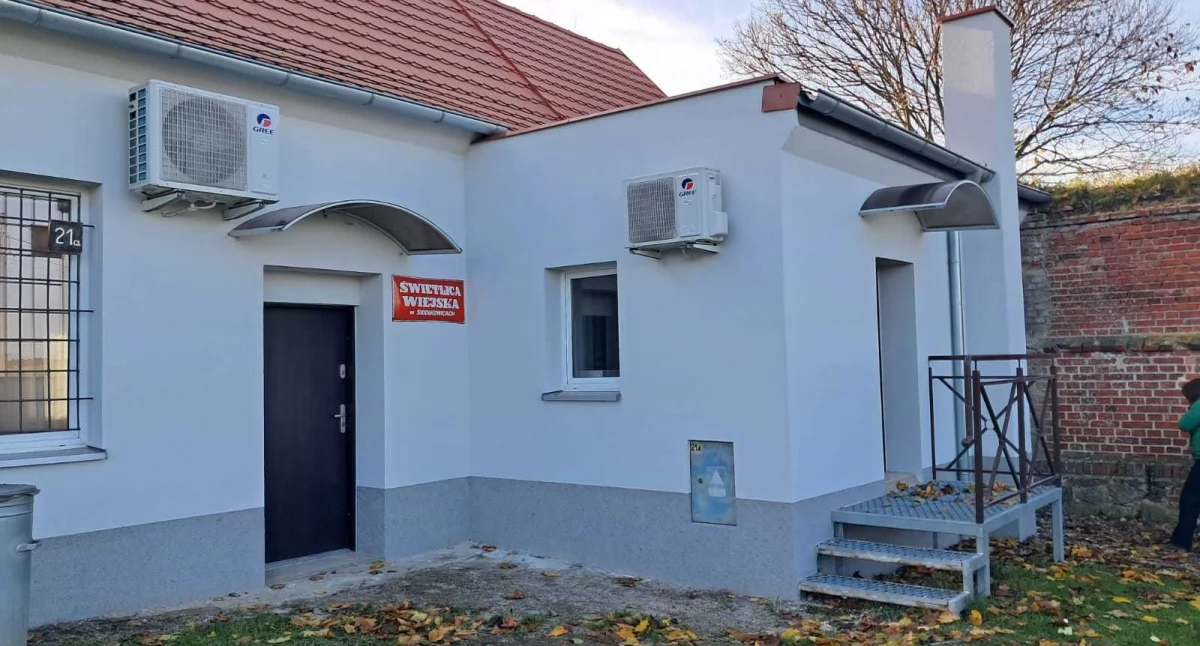 Nowa elewacja świetlicy w Siodłkowicach