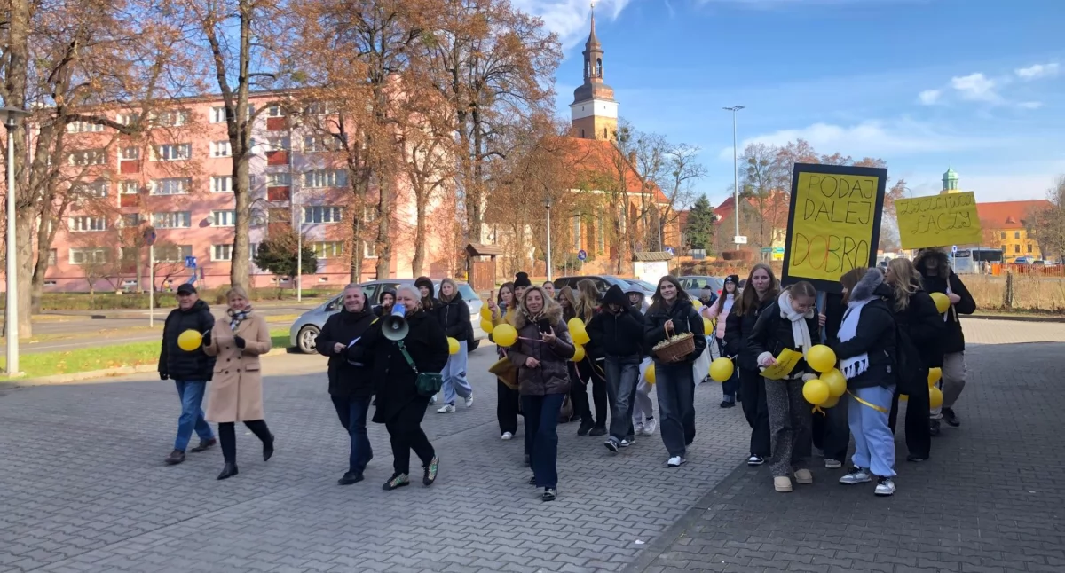 „Uśmiech podaj dalej” – Happening z okazji Dnia Życzliwości w Wołowie już za nami!