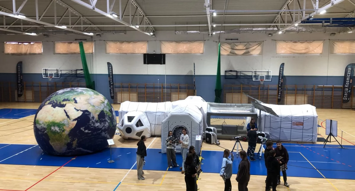 Kosmiczna ekspozycja „Discovery Space Station” w Wołowie – nauka i inspiracja dla młodych odkrywców