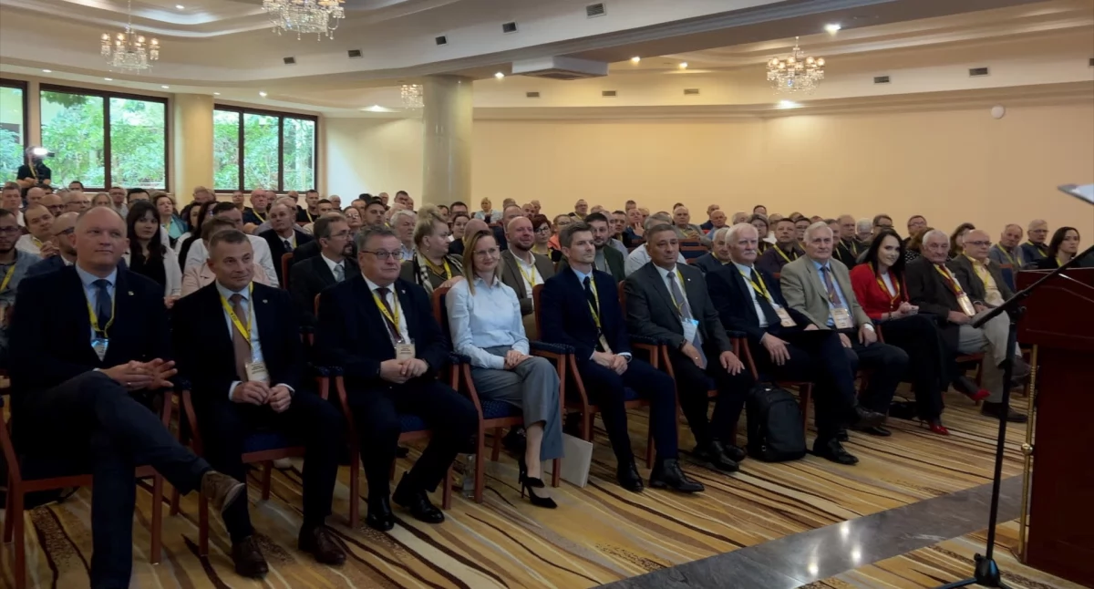 Dolny Śląsk dba o pszczoły – Samorząd przekazuje pokarm