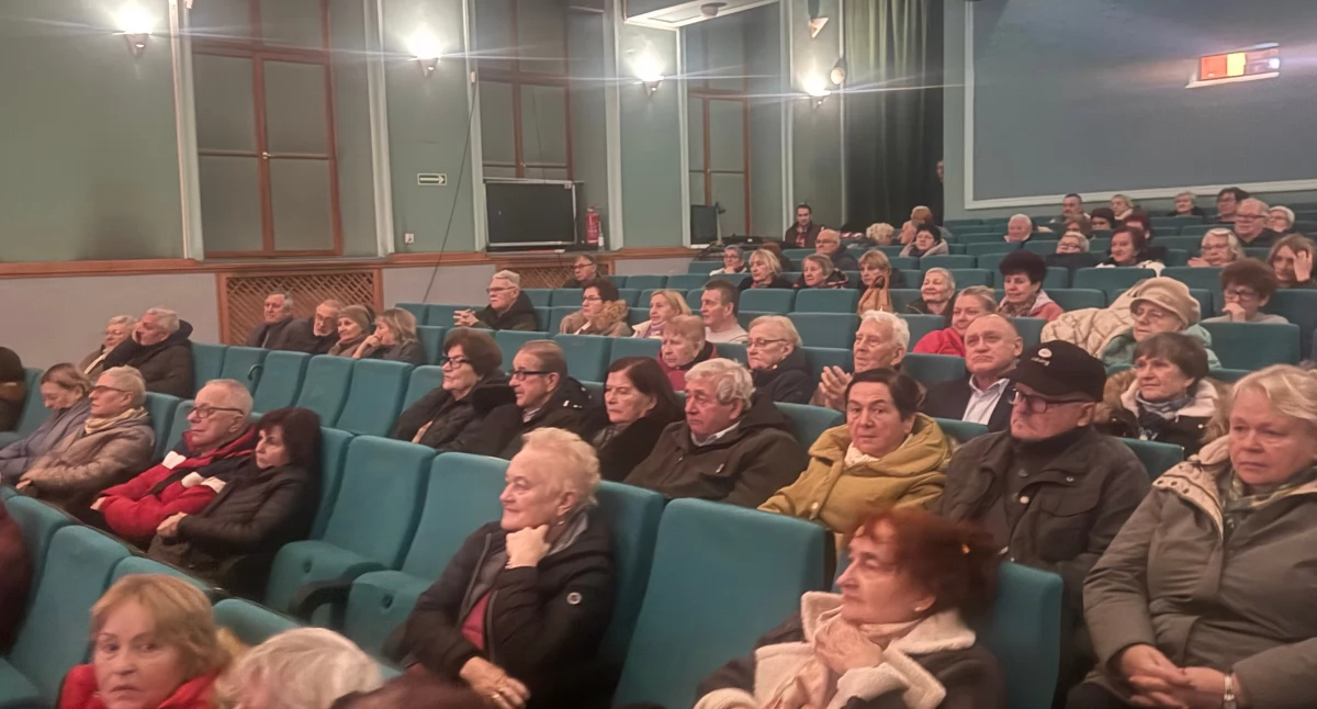 Ogólnopolska Karta Seniora ruszyła w Brzegu Dolnym. Pełna sala na inauguracji programu