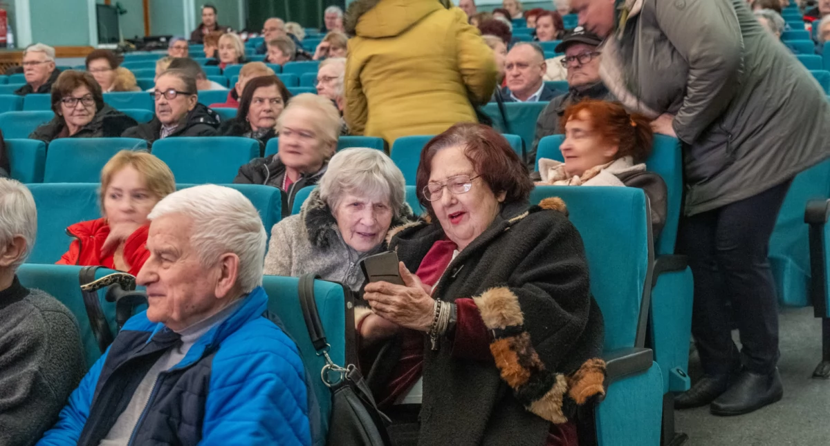 Brzeg Dolny oficjalnie w Programie „Gmina Przyjazna Seniorom”. Rusza wydawanie Ogólnopolskiej Karty Seniora