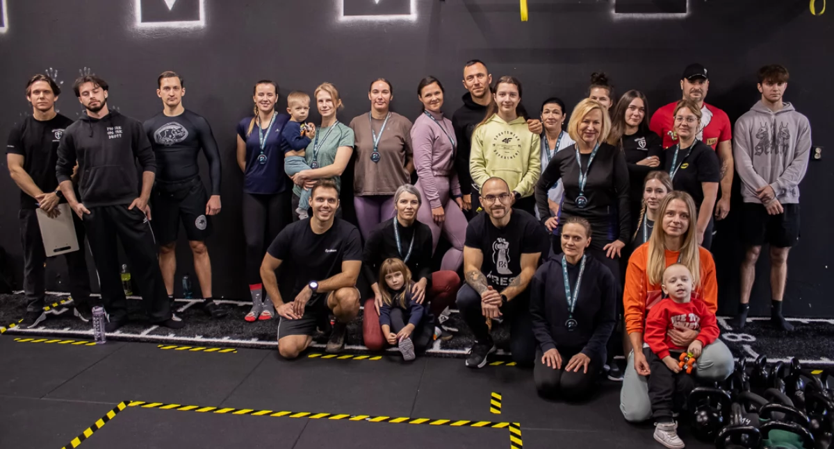 Charytatywne Zawody Mikołajkowe Kettlebell Hardstyle w Brzegu Dolnym. Zebrano niemal 4 tys. zł na leczenie Kasi Ryszki