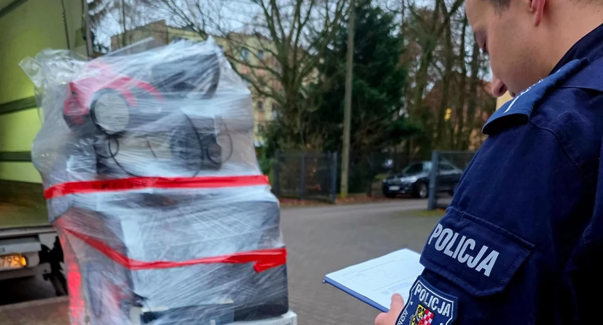 Wspólnie dla środowiska i potrzebujących. Policjanci z Wołowa w akcji „Ekomobilizacja”