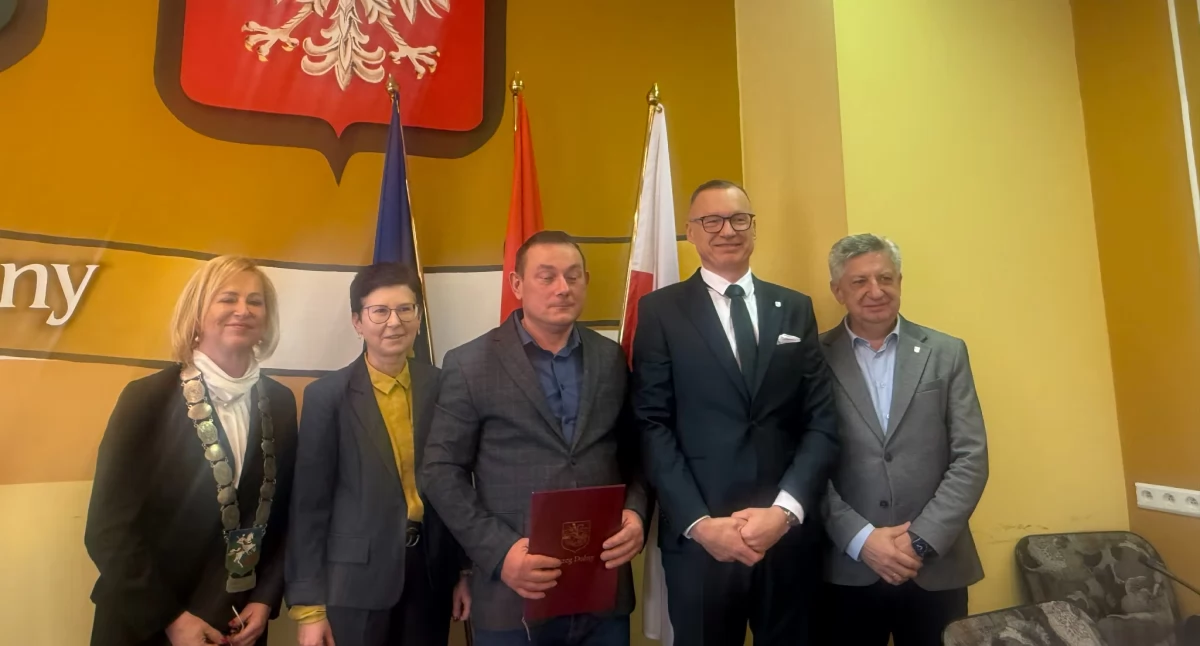 Nowy radny z Godzięcina złożył ślubowanie. Rada Miejska w Brzegu Dolnym znów w komplecie