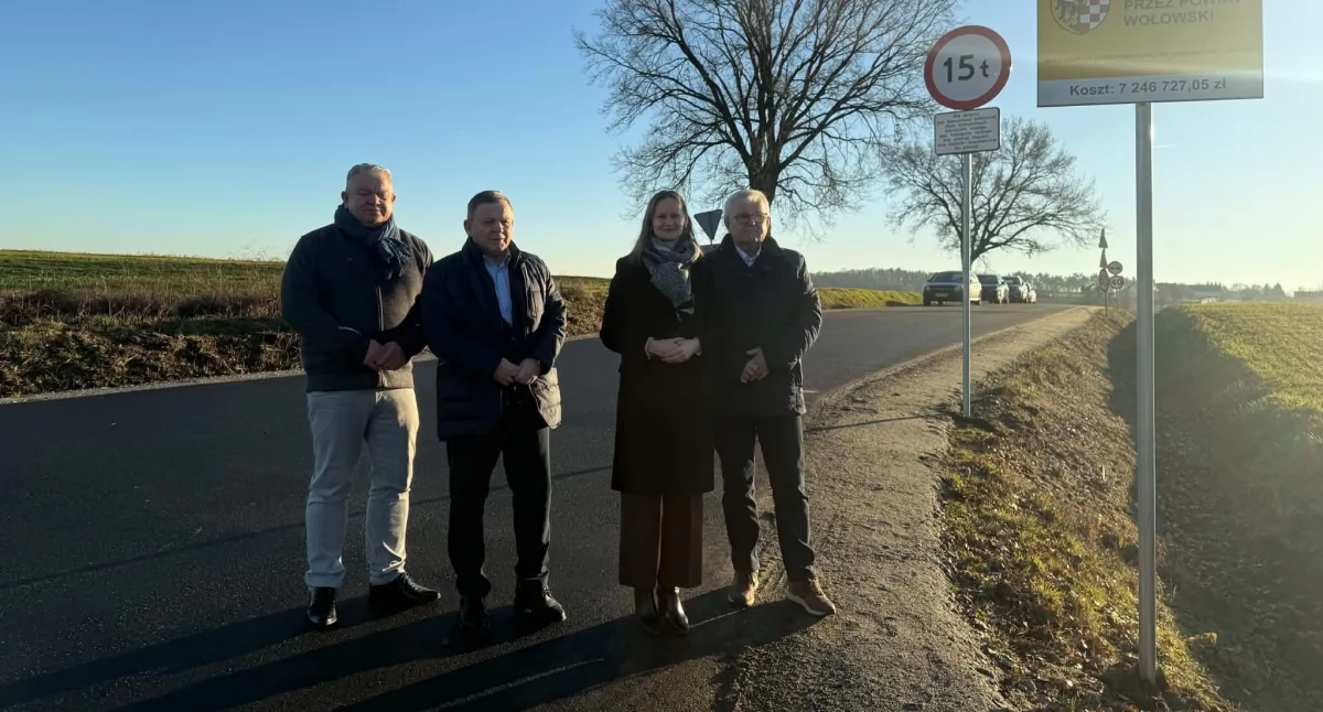 Remont drogi Wołów – Gródek pierwszy etap zakończony. Prawie 9 km nowej nawierzchni za ponad 7 mln zł
