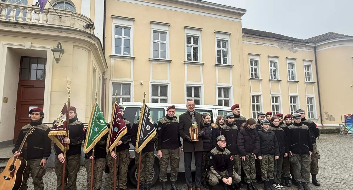 Brzeg Dolny żyje świąteczną atmosferą. Trwa jarmark bożonarodzeniowy