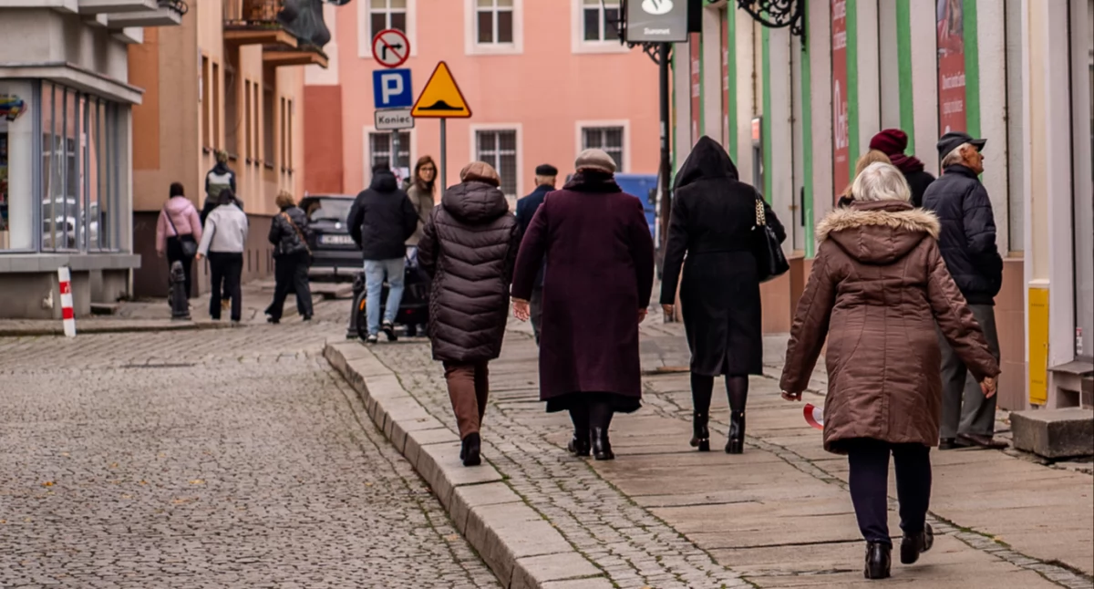 Do której czynne są sklepy w Sylwestra 31 grudnia 2025? Sprawdziliśmy godziny otwarcia