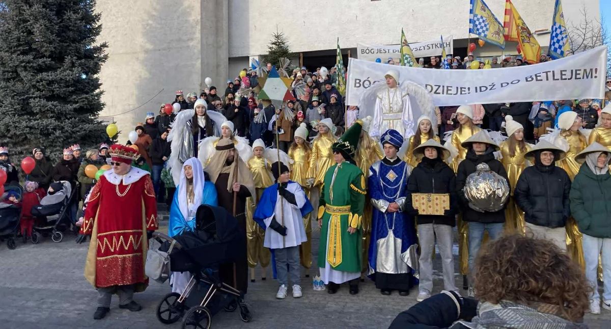 Orszaki Trzech Króli przeszły ulicami Wołowa i Brzegu Dolnego [ZDJĘCIA]