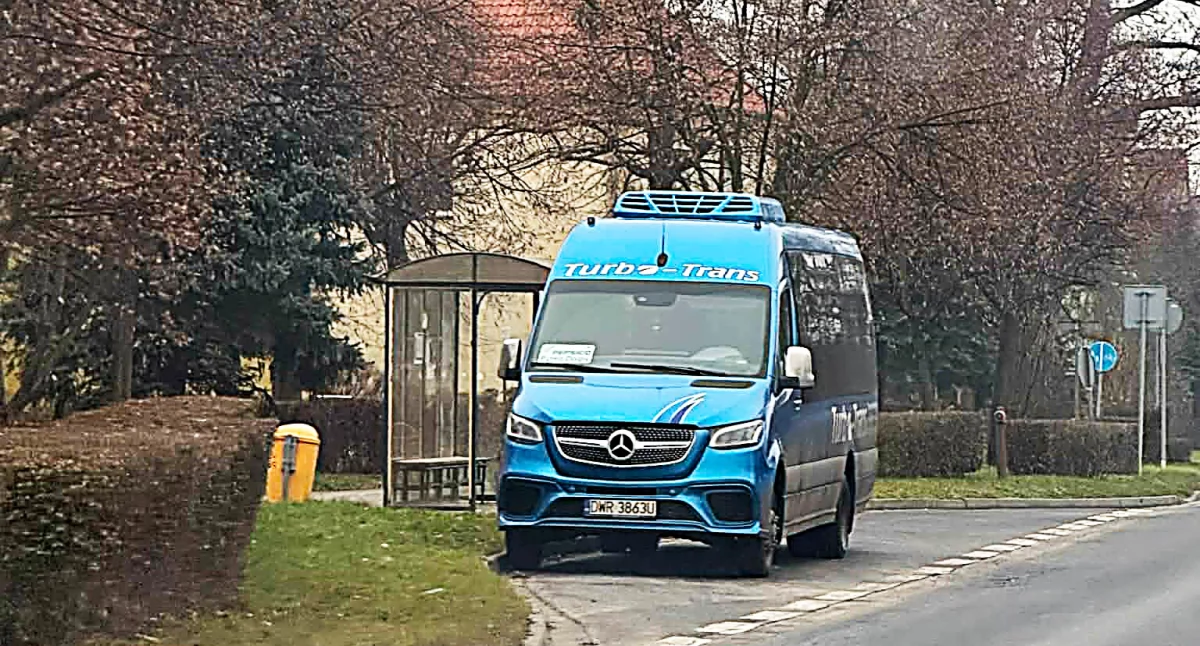 Jak kursują gminne autobusy w Brzegu Dolnym? Sprawdź rozkład jazdy i cennik