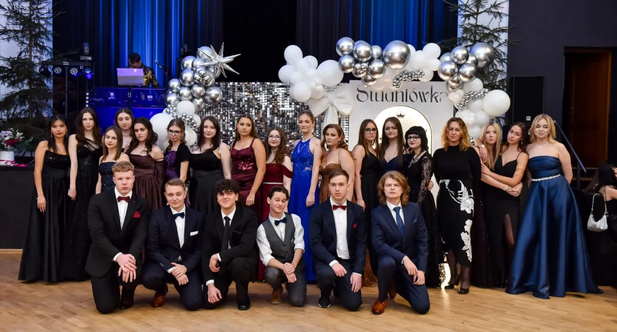 Studniówka maturzystów „Kopernika”. Bal w Wołowskim Ośrodku Kultury