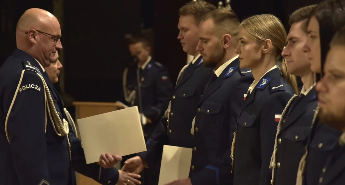 Awanse służbowe w Komendzie Policji w Wołowie. Doceniono pracę funkcjonariuszy