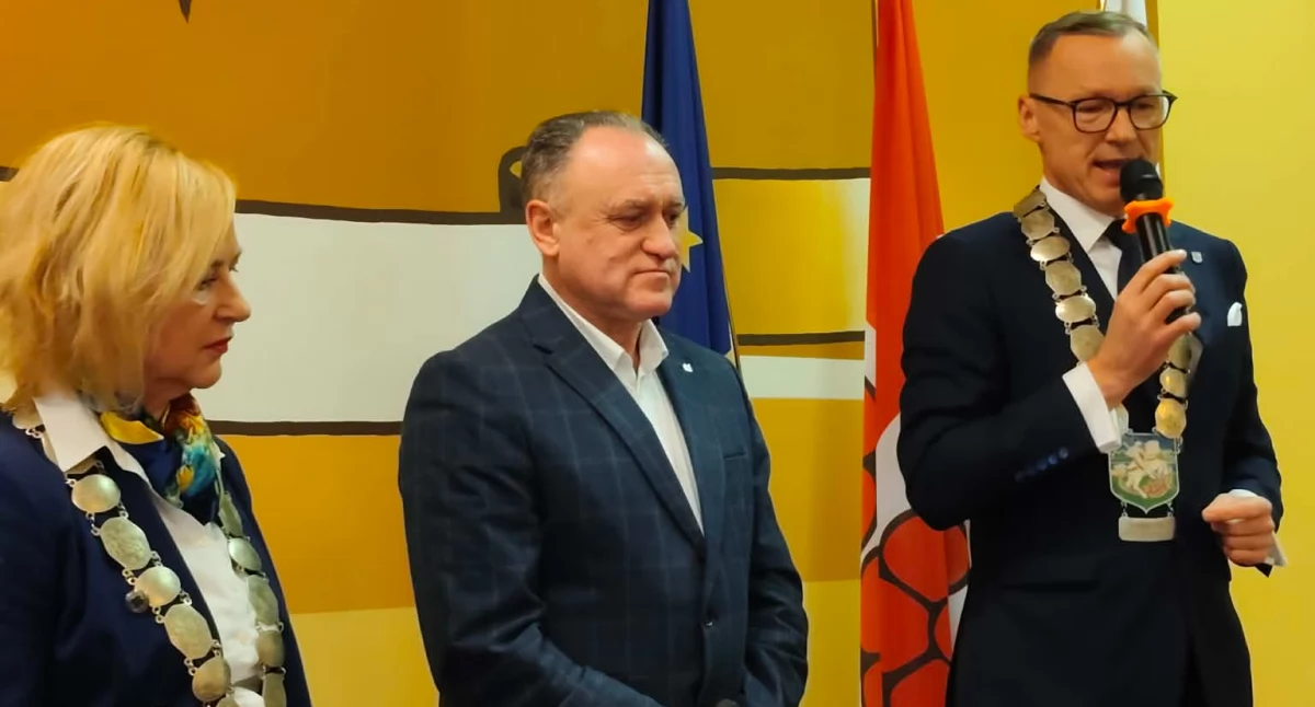 Uroczyste pożegnanie Janusza Malika na sesji Rady Miejskiej. Po ponad 35 latach odchodzi na emeryturę