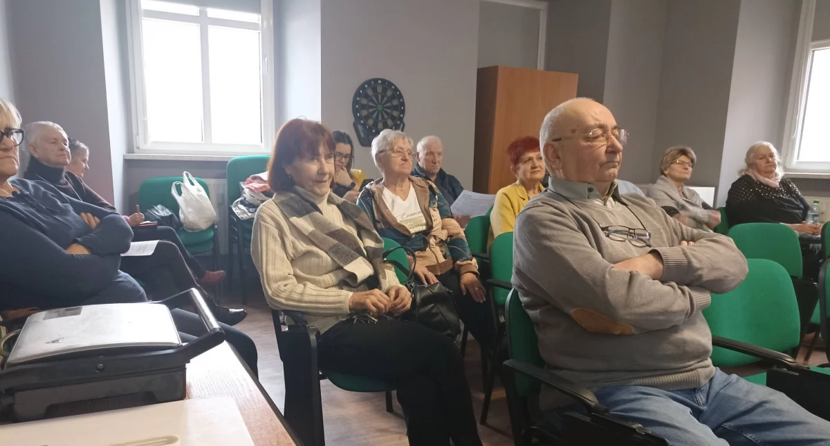„Seniorze, nie siedź w domu,  przyjdź na kawę”