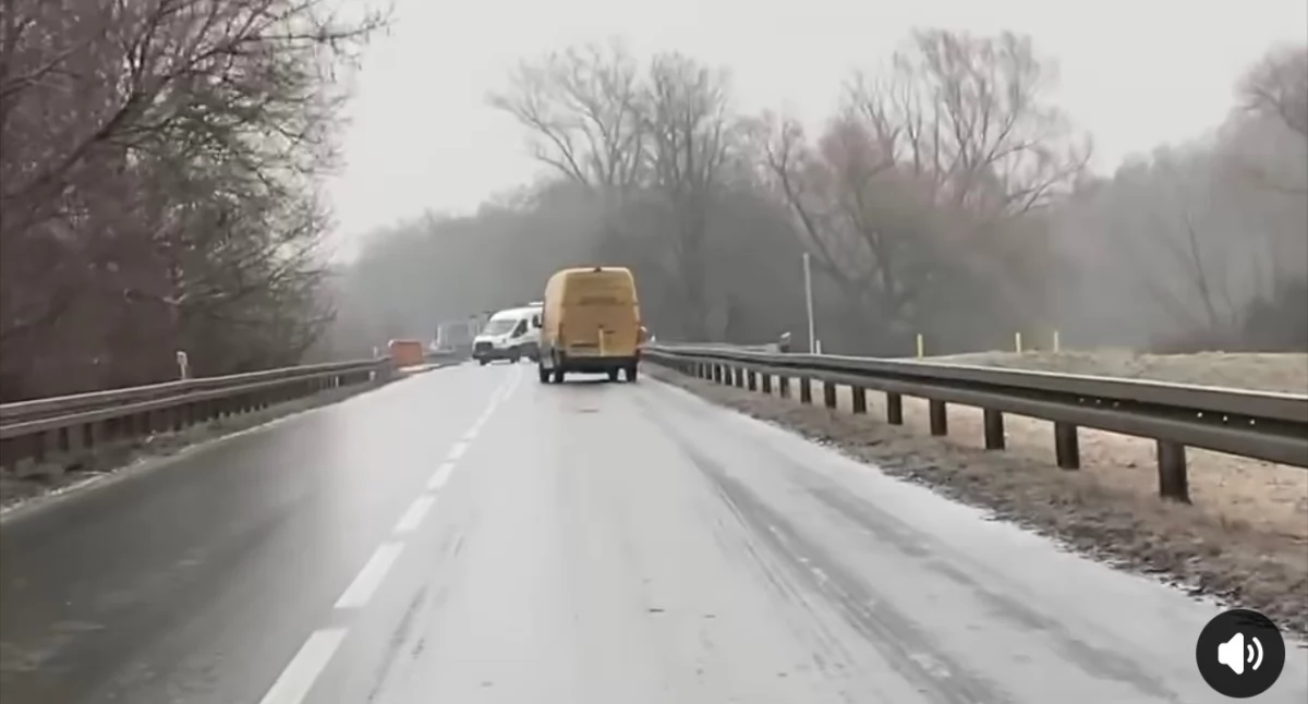 Policja i straż na pełnych obrotach. Gołoledź wystawiła służby na ciężką próbę