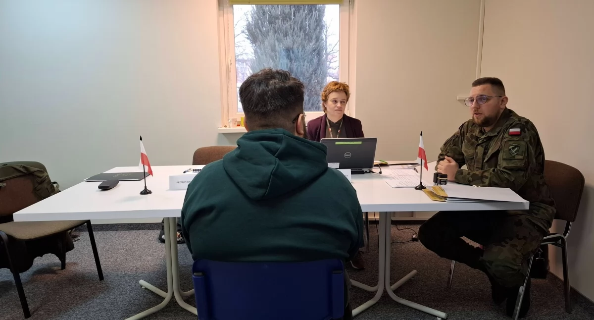 Trwa kwalifikacja wojskowa w naszym powiecie. Mieszkańcy stają przed komisją w Wołowie