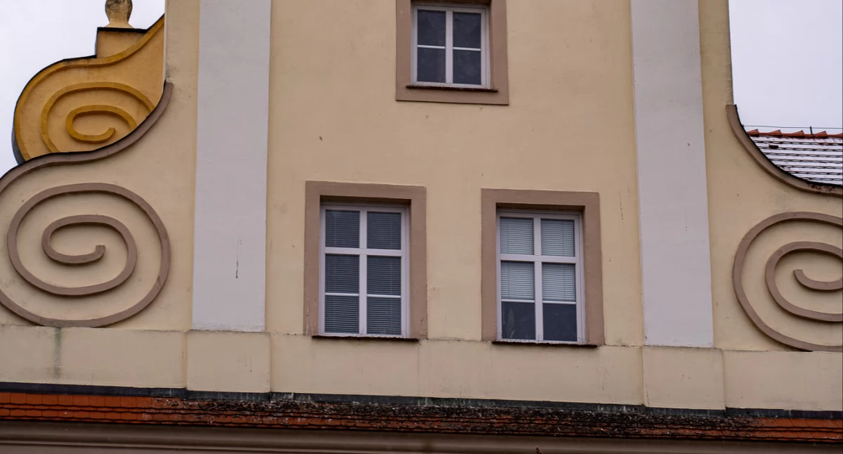 Gmina sprzedaje i wydzierżawia nieruchomości. Nowe przetargi w Wołowie, Mojęcicach i Glinianach