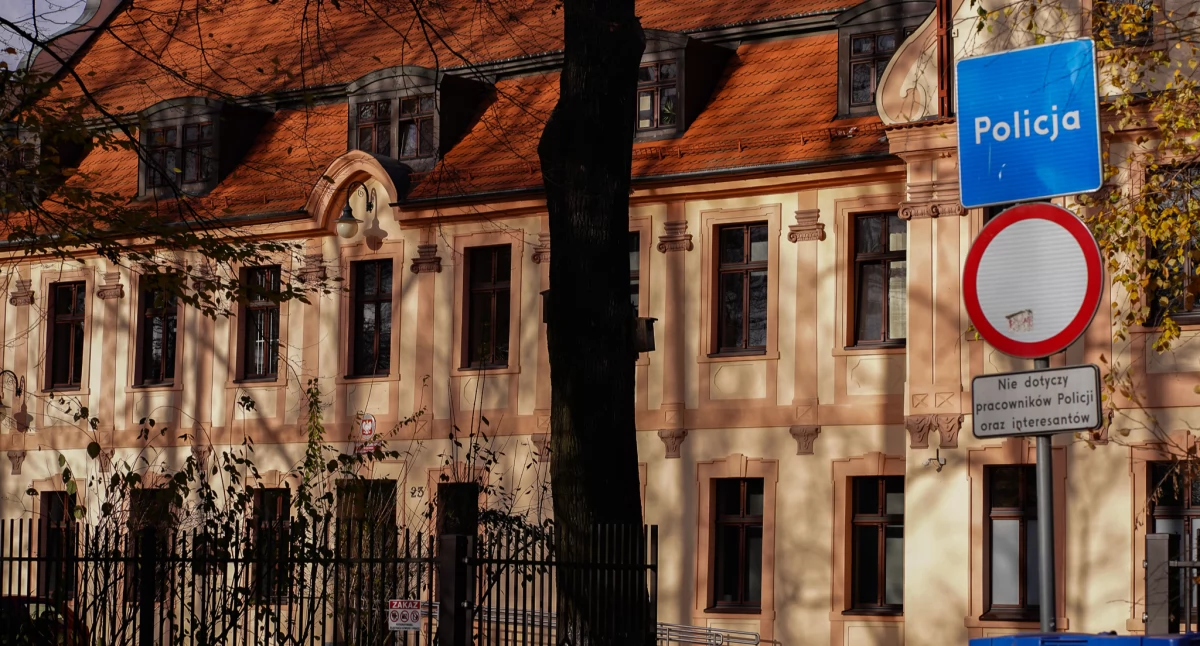 Policjant z Wołowa z zarzutem przestępstwa przeciwko wolności seksualnej