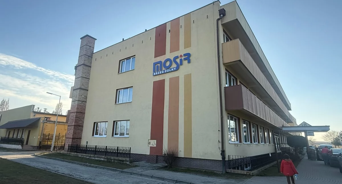 MOSiR w Brzegu Dolnym bez dyrektora. Ośrodkiem kieruje pełniący obowiązki. Zobacz kto startował?