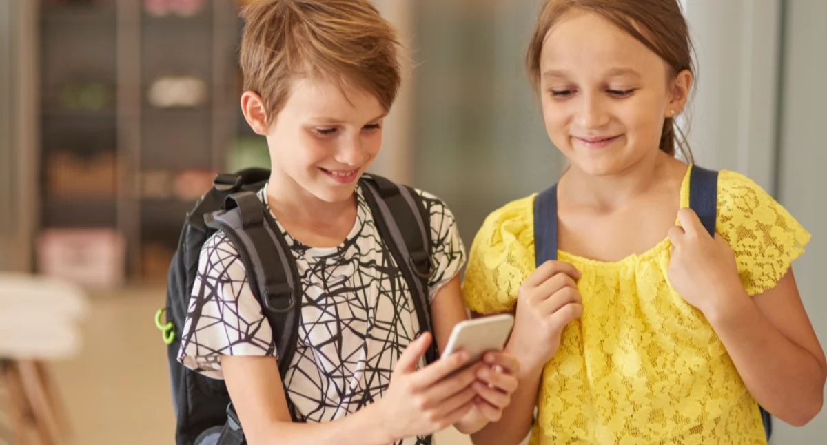 Koniec smartfonów w szkołach? Nowe zasady dotkną także Wołów, Brzeg Dolny i Wińsko