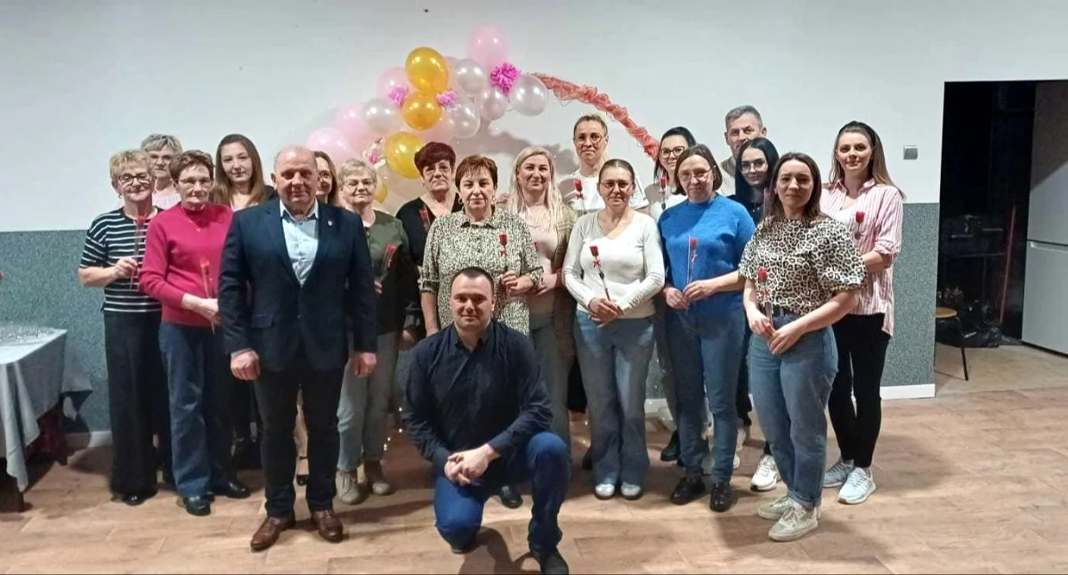 Kwiaty, życzenia i wspólne spotkania. Dzień Kobiet w sołectwach Gminy Wołów
