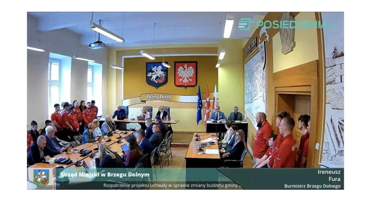 Piłkarze przyszli na sesję. „Dlaczego nie możemy trenować na stadionie?”