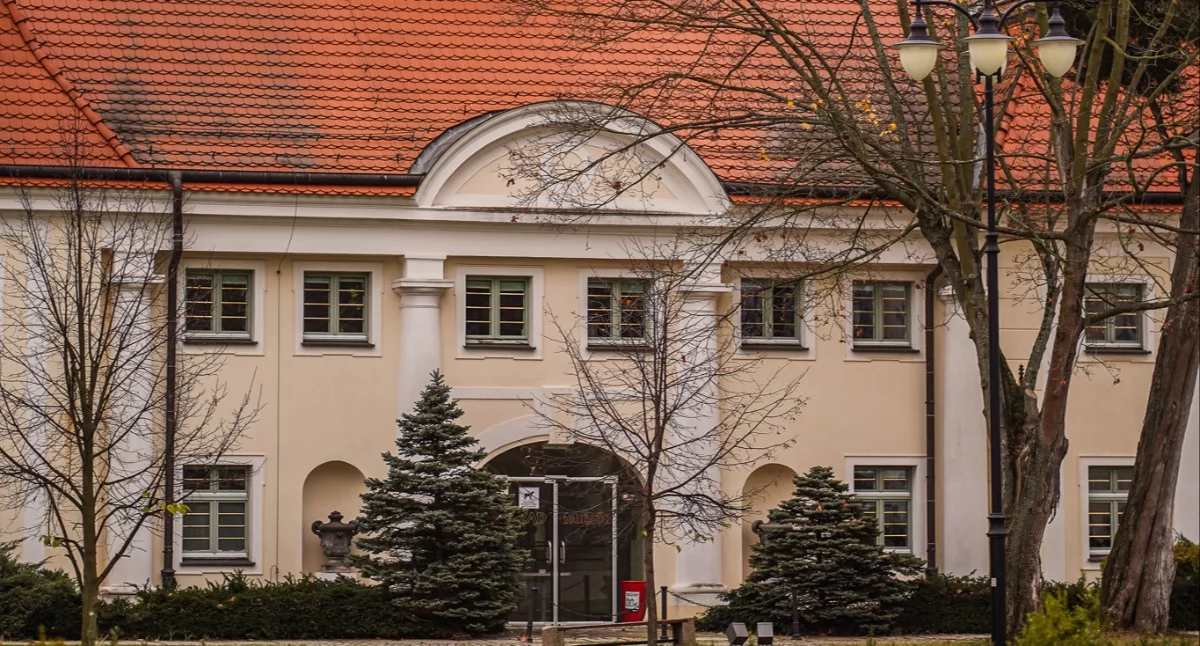 Stanowisko gminy Brzeg Dolny w kwestii uregulowania problemu obudów śmietnikowych i prawidłowej segregacji śmieci