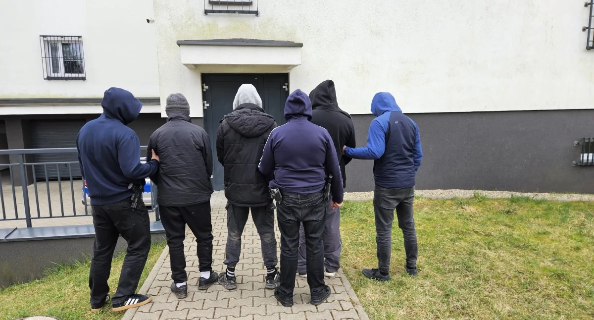 Złapani na gorącym uczynku. Policjanci zatrzymali włamywaczy w kominiarkach