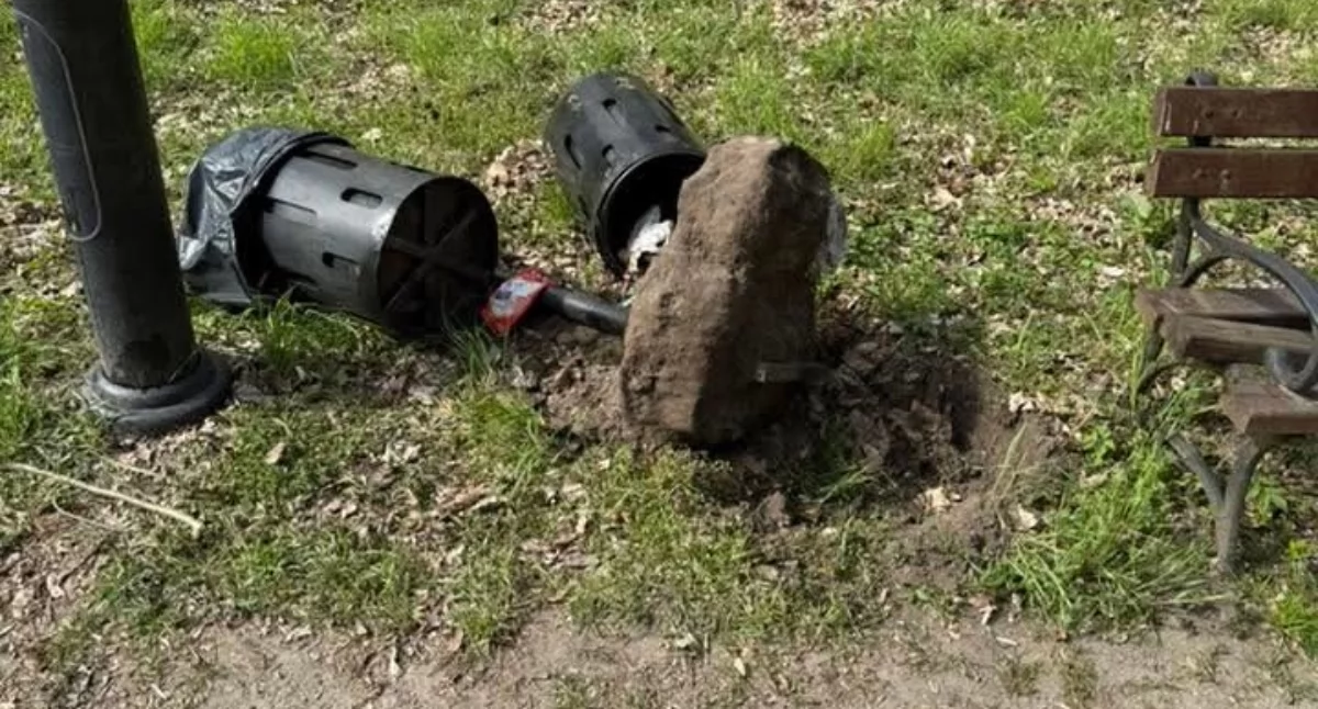 Wspólne dobro czy poligon dla wandali? Fala zniszczeń w dolnobrzeskich parkach