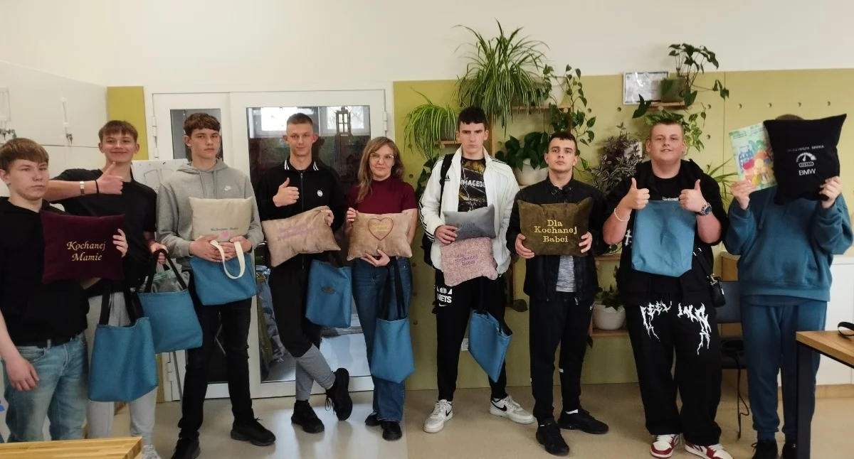Męska strona krawiectwa: Wyjątkowe warsztaty w Multicentrum Zero Waste w Brzegu Dolnym