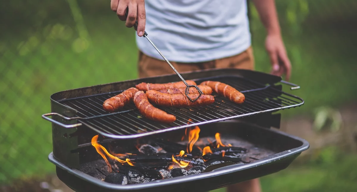 Majówkowy grill pod lupą – ile zapłacisz za zakupy na grilla?