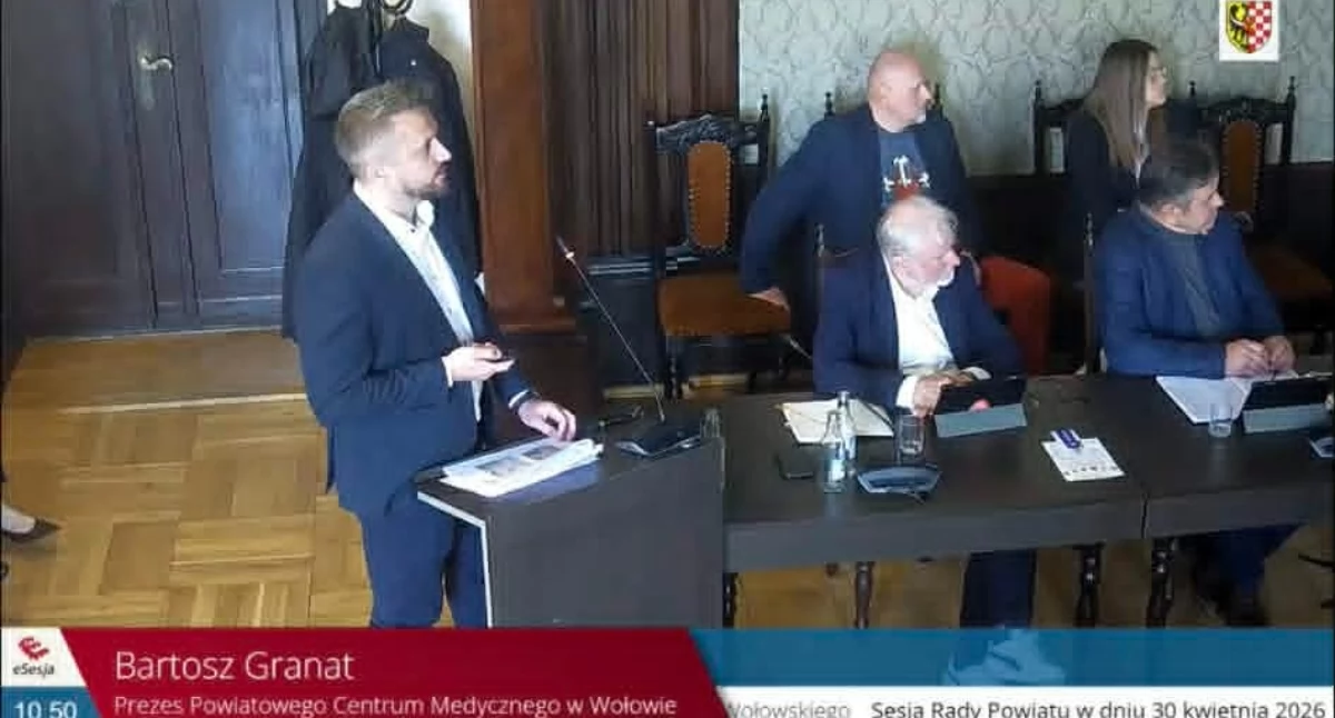 Wniosek o odwołanie prezesa PCM i polityczna burza na sesji. „Kapiszony”, pozew i twarde liczby