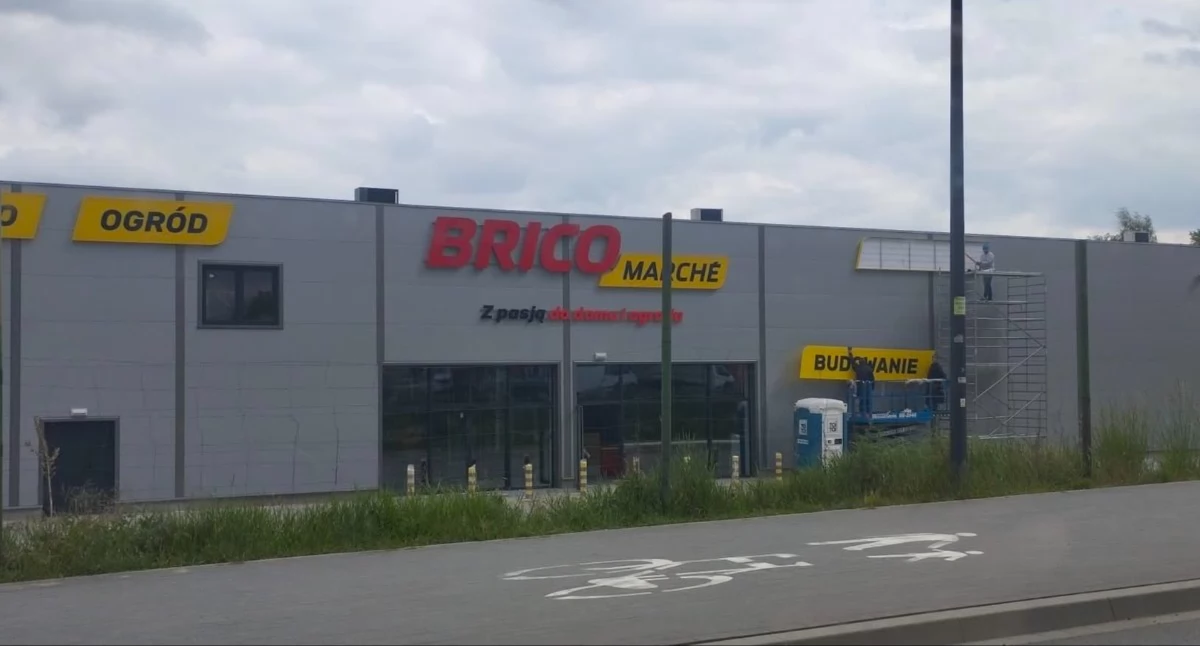 Bricomarché w Wołowie już stoi. Kiedy otwarcie nowego marketu budowlanego?