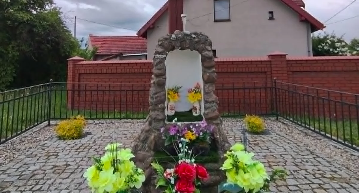 Puste miejsce po Maryi w kapliczce. Zuchwała kradzież oburzyła mieszkańców Brzegu Dolnego