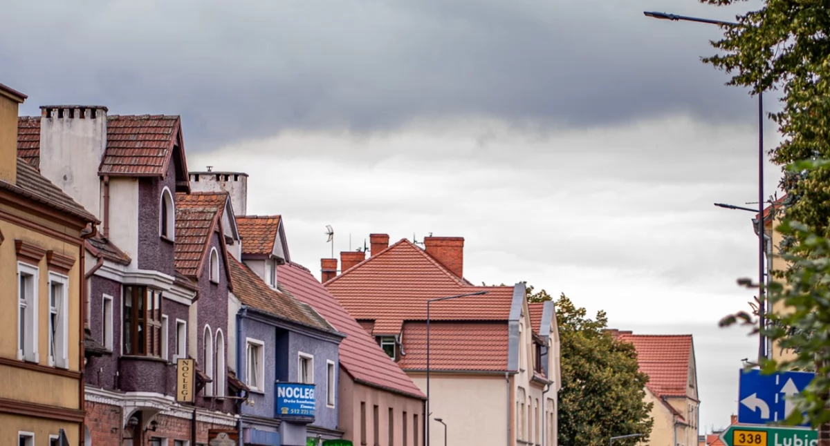 IMGW wydaje ostrzeżenie dla powiatu wołowskiego. Nadchodzą burze