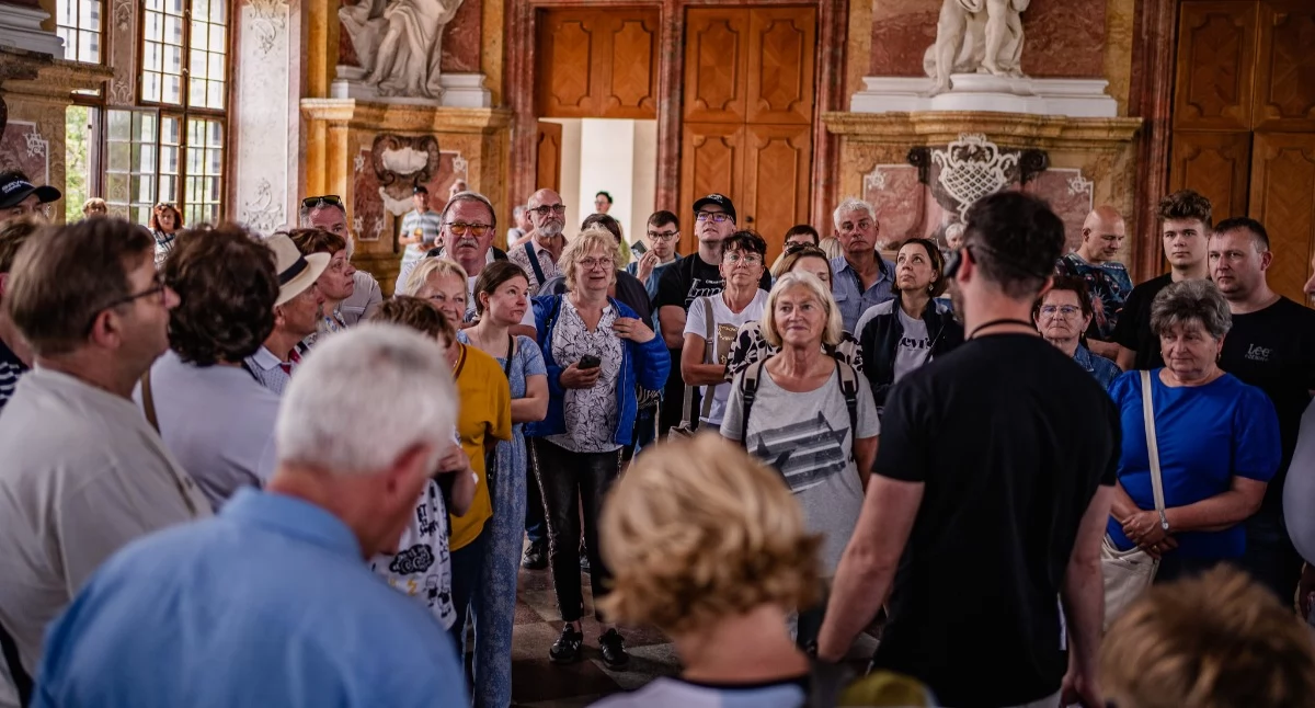 Tłumy turystów i kolejki na weekendzie tajemnic w Lubiążu