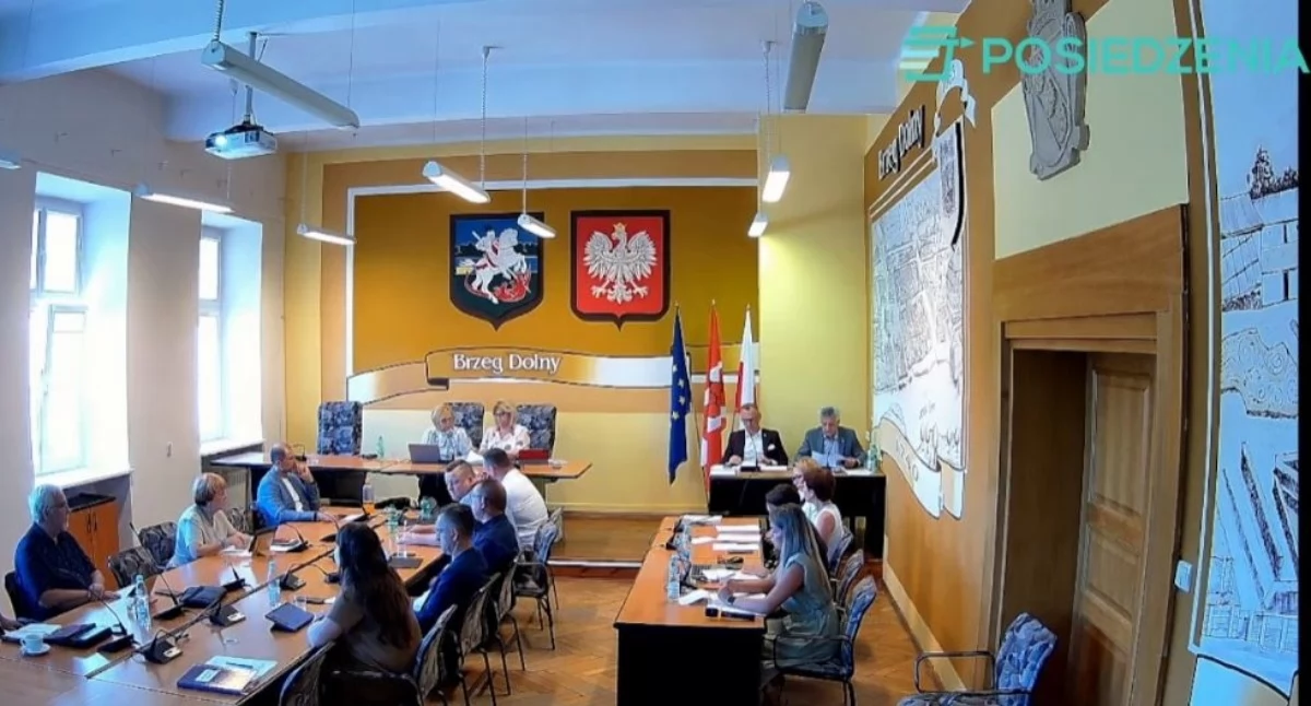 4,5 mln zł dla Brzegu Dolnego, nowe boisko i kolejne inwestycje. Czy miasto wraca na swoje tory?
