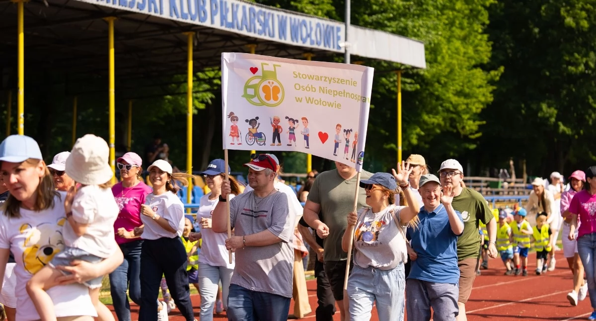 Biegli w czapkach, by pomóc w walce z rakiem. Wielkie serca mieszkańców Wołowa!
