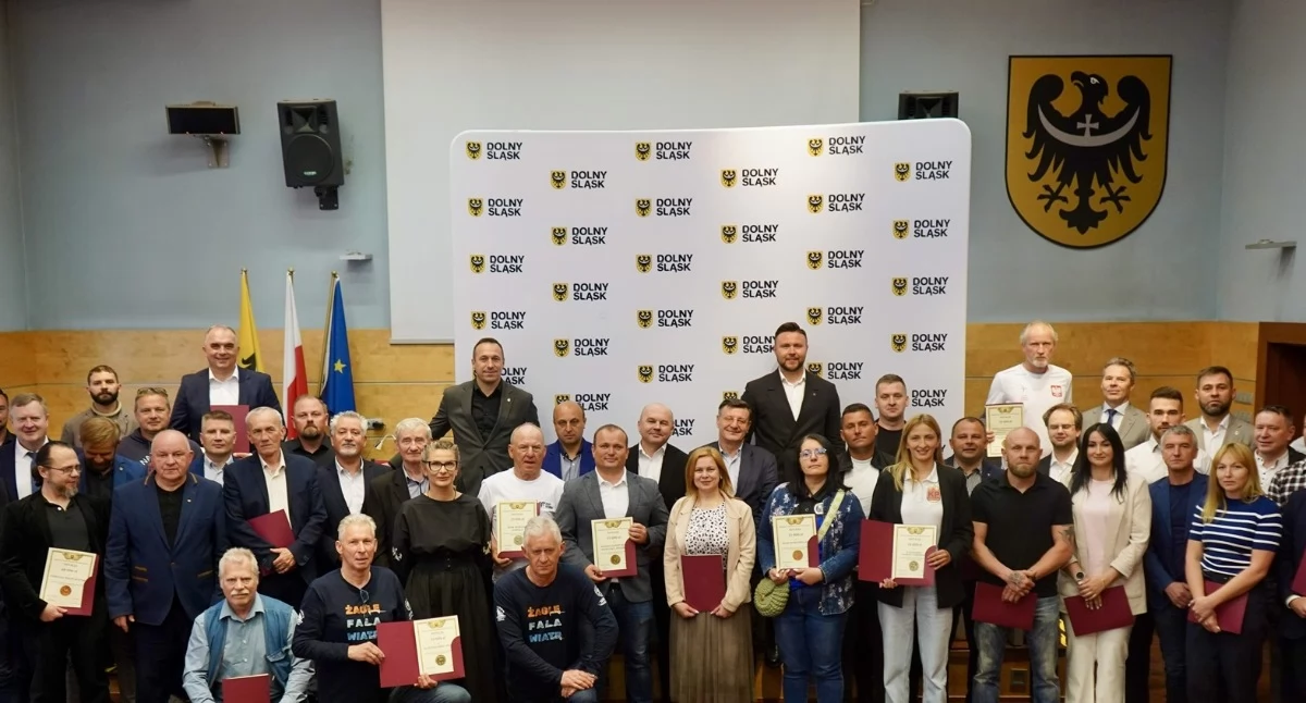 Boiska, trybuny, sprzęt – dolnośląskie kluby ze wsparciem samorządu