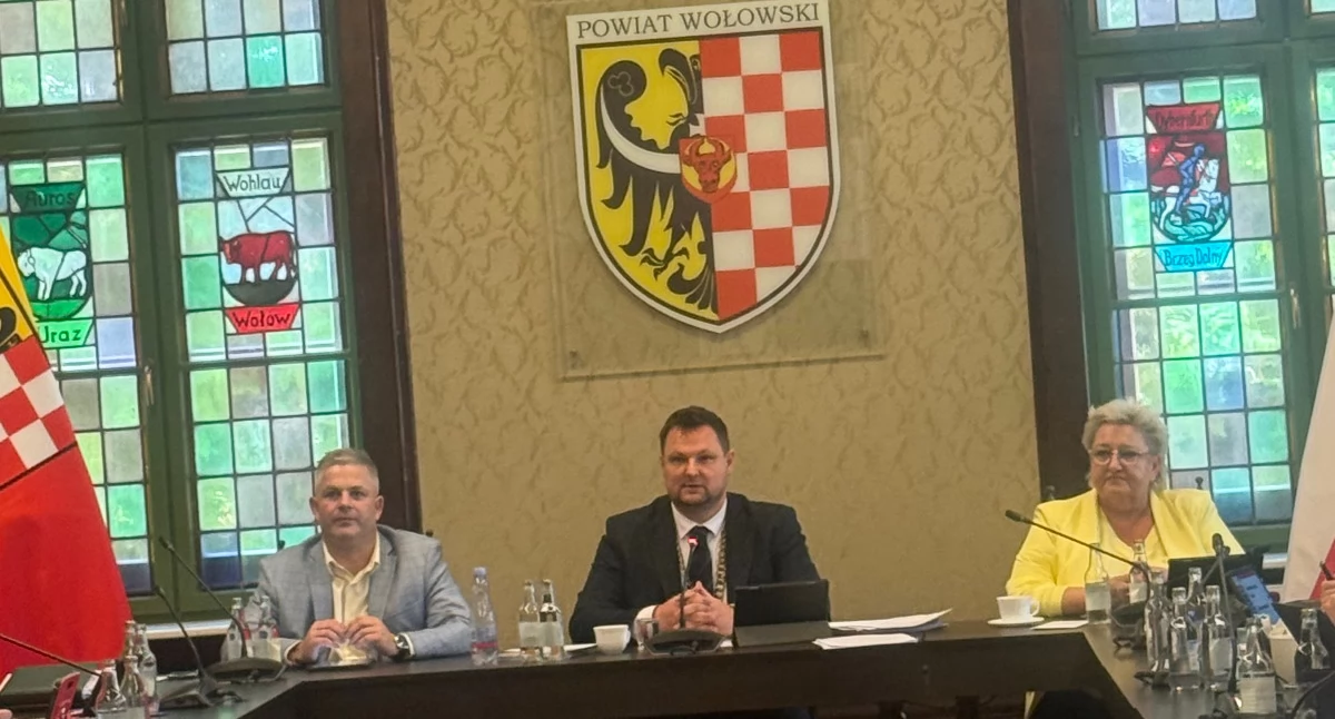 Dubaj, absolutorium i pytania o powiat. Radni mówią, że nie są opozycją i nie są 