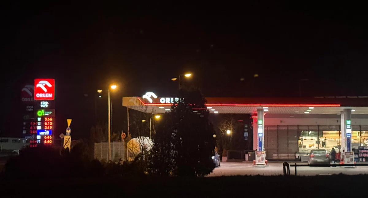 Tankowanie przed wakacjami może być droższe. Rząd wycofuje część osłon dla kierowców