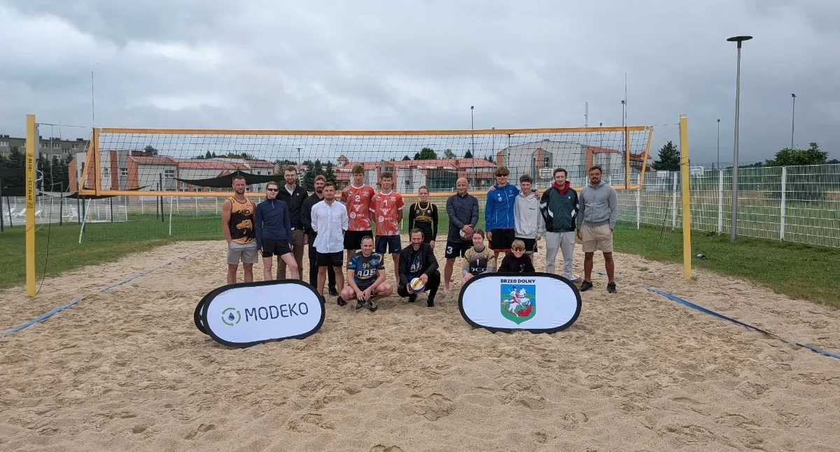 Dziadki zwycięzcami pierwszego turnieju Brzeg Dolny Beach Volley Cup 2026