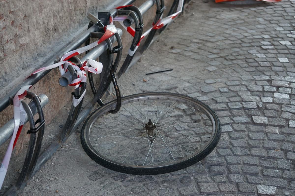 Złodzieje rowerów grasują w powiecie. Policja radzi jak zabezpieczyć swój jednoślad