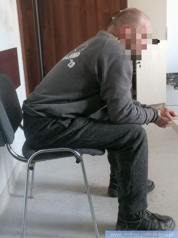Cztery poszukiwane osoby zatrzymane przez wołowską policję