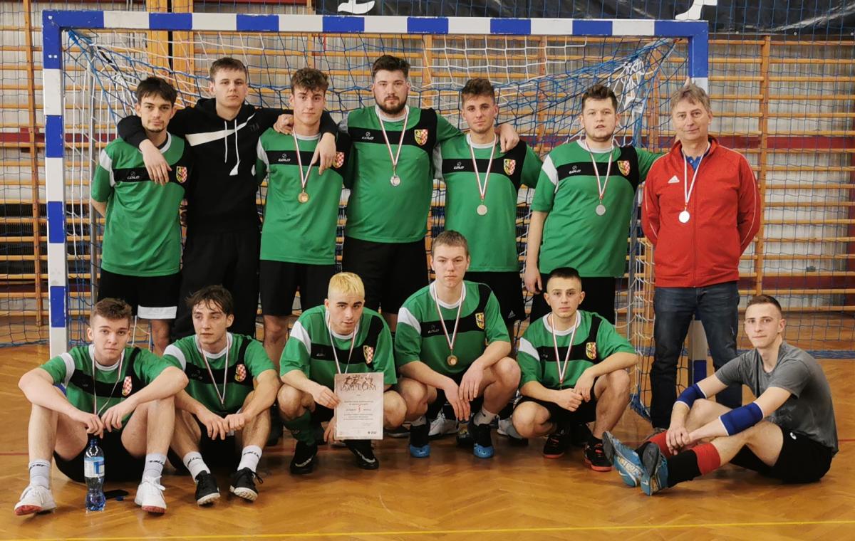 Dolnobrzeska drużyna w finale strefy wrocławskiej w halowej piłce nożnej chłopców
