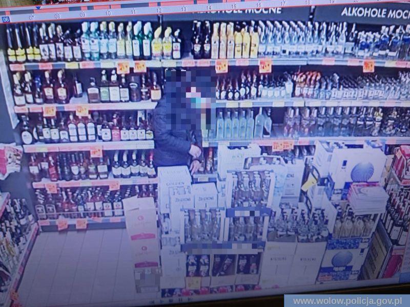 Wynieśli ze sklepu alkohol za ponad 1000 zł